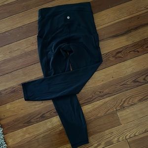 Lululemon Size 8 Black leggings with pockets